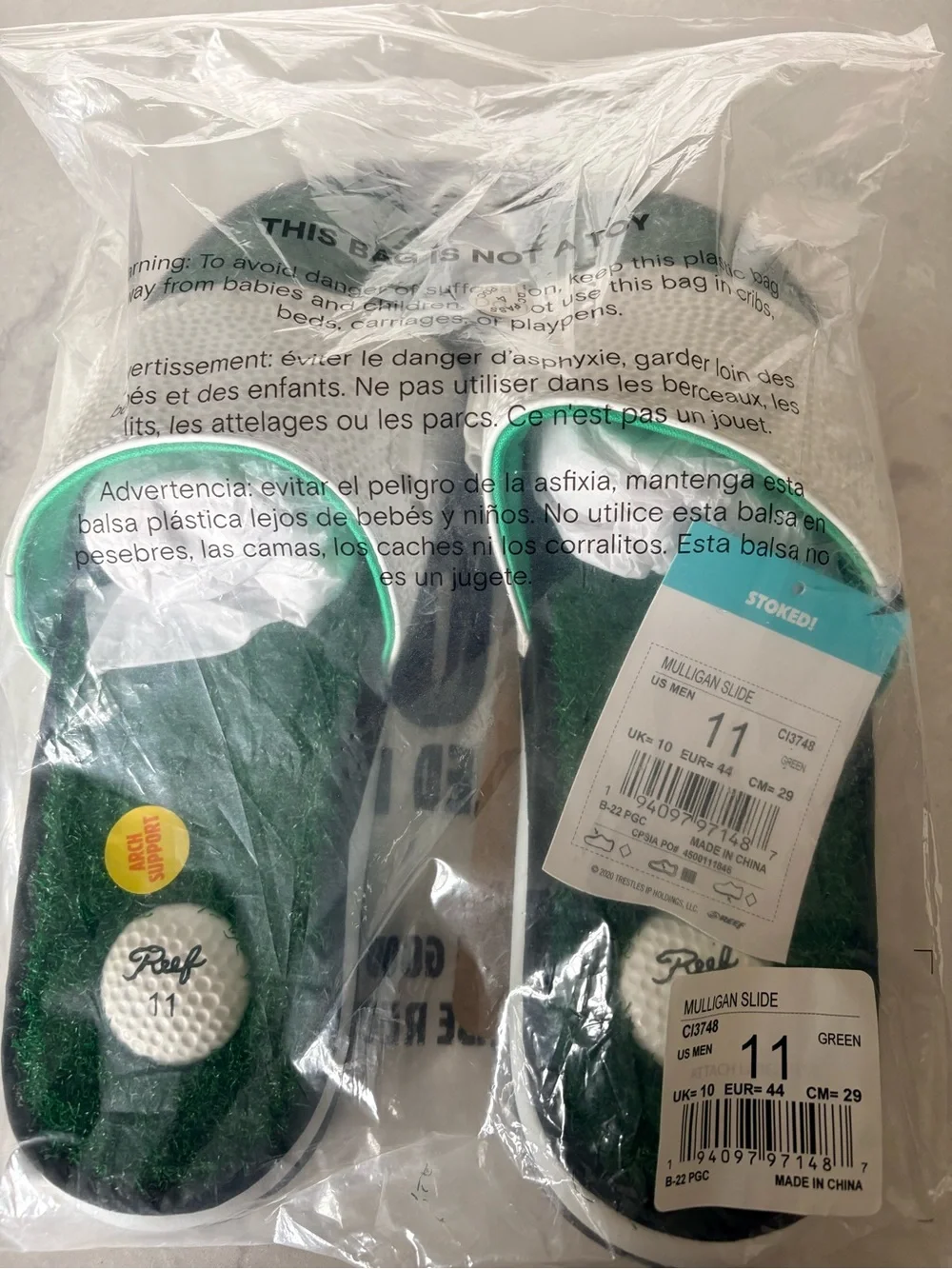 Reef Mulligan White and Green Slides with Black Sole Men Size 11
